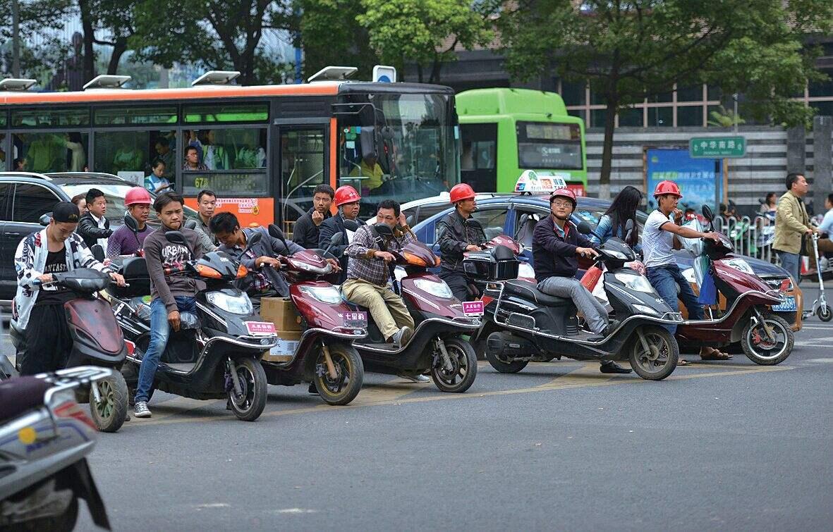 探秘小汽車電瓶壽命，從幾年到安全維護(hù)的智慧